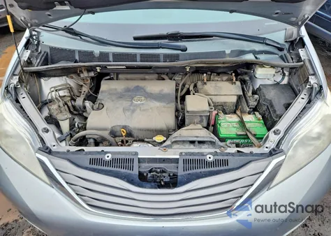 2012 Toyota Sienna Xle 7-Passenger z USA, uszkodzony, nr VIN 5TDDK3DC1CS030689